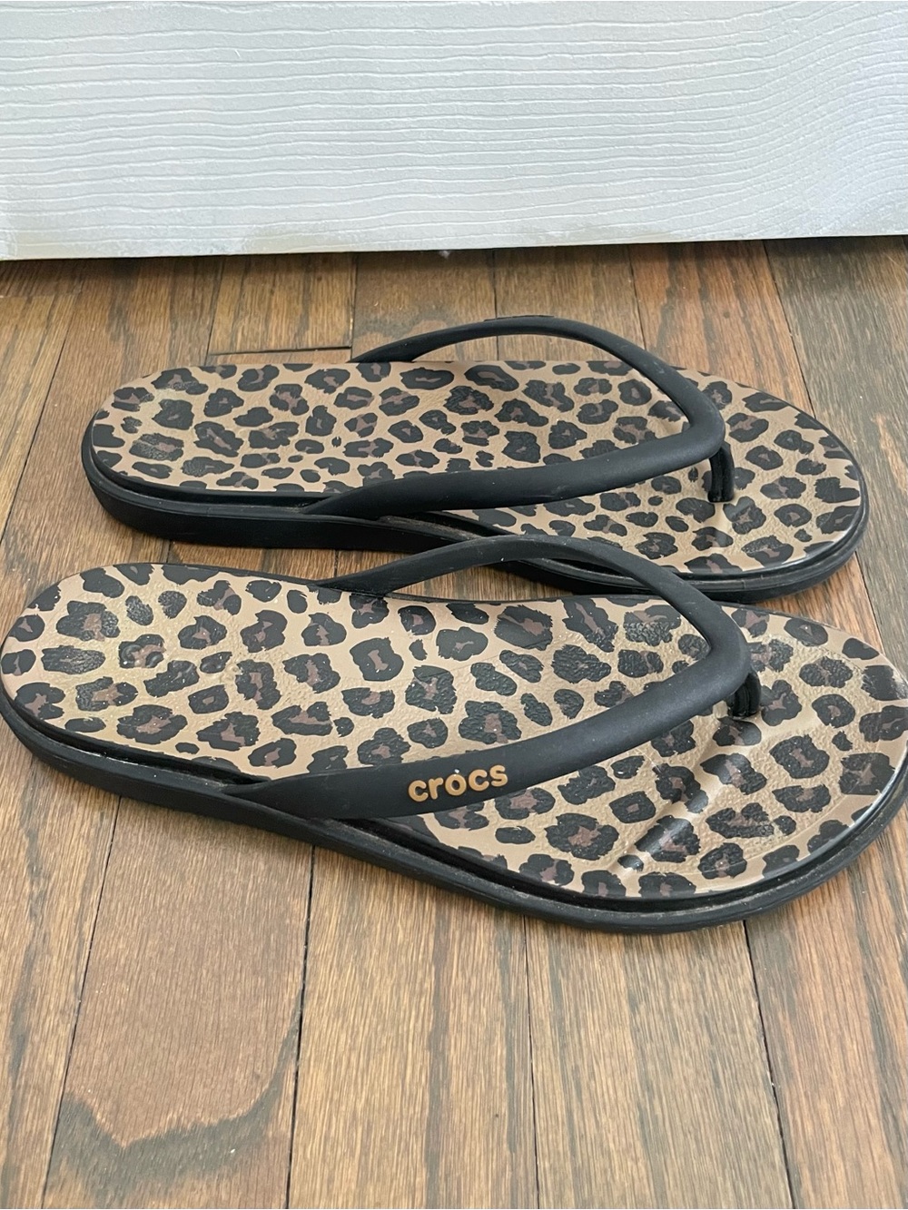 CROCS Leopard Print Flip Sandals with Black Straps, W size 5